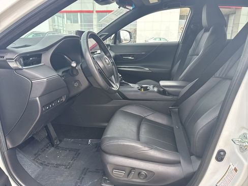 Used 2023 Toyota Venza Limited image 7