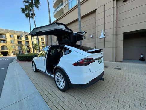 Used 2017 Tesla Model X 75D AWD/4WD image 6