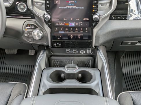 New 2026 RAM 1500 Laramie AWD/4WD image 18
