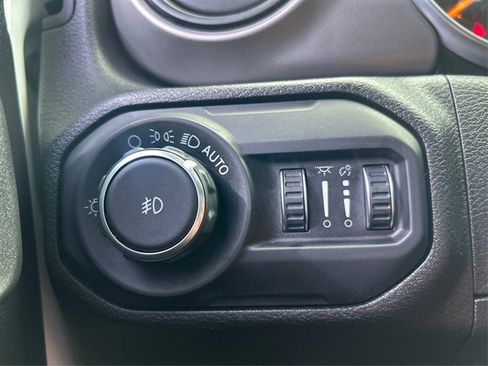 Used 2018 Jeep Wrangler Unlimited Sport S AWD/4WD image 28