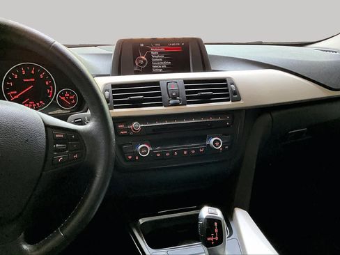 Used 2015 BMW 320i Sedan RWD image 6
