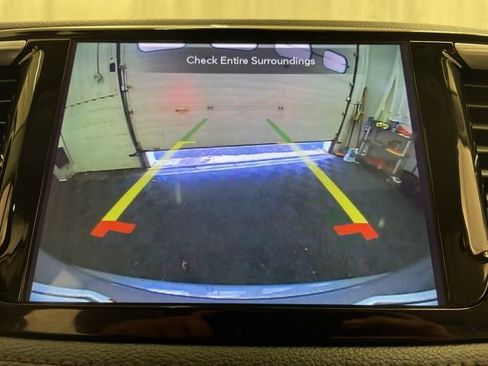 Used 2020 Chrysler Pacifica Limited image 28