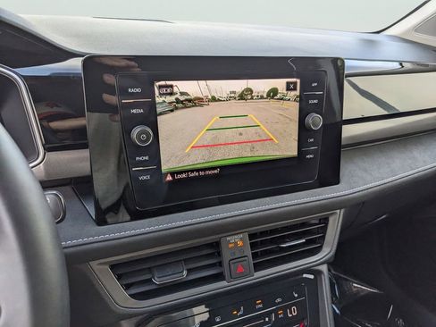 Certified 2025 Volkswagen Taos SE image 24
