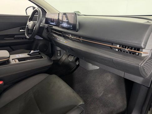 Used 2024 Nissan Ariya FWD image 32