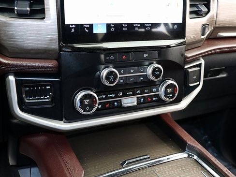 Used 2024 Ford Expedition Limited image 21