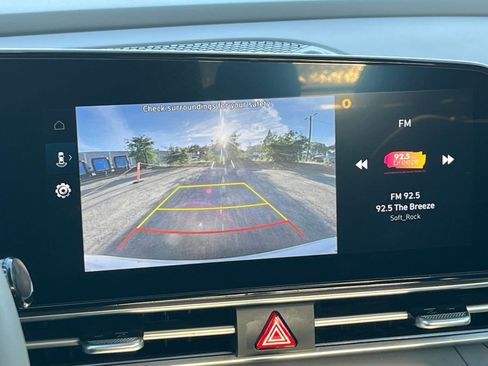 Used 2025 Hyundai Elantra SEL image 23