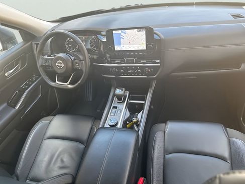 Used 2025 Nissan Pathfinder SL AWD/4WD image 30