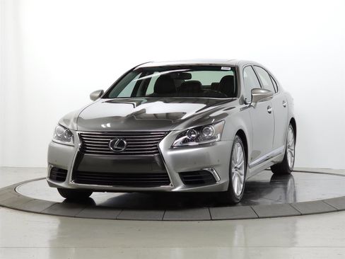 Used 2017 Lexus LS 460 AWD image 3