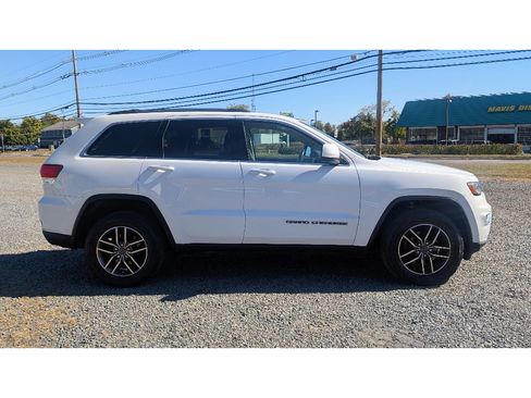 Used 2019 Jeep Grand Cherokee Laredo w/ 18" Wheel & 8.4" Radio Group image 8