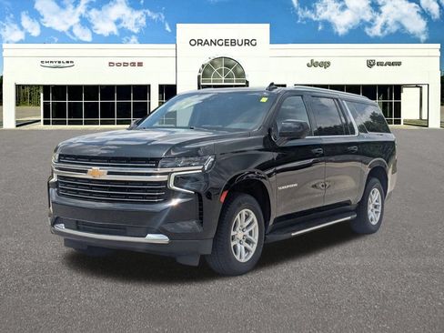 Used 2023 Chevrolet Suburban LT RWD image 3