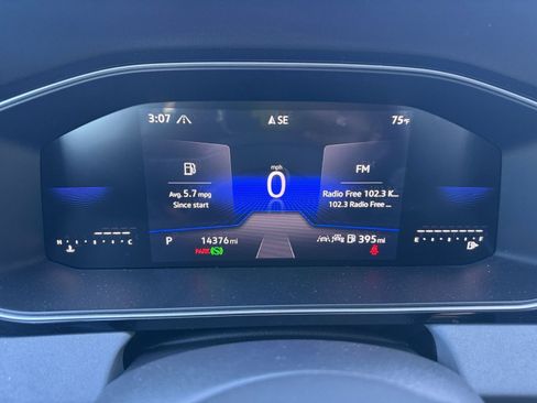 Used 2025 Volkswagen Jetta SE image 36