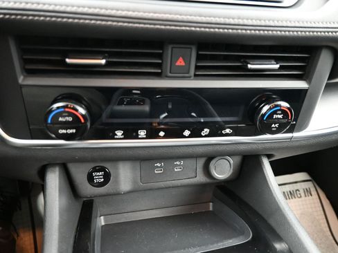 Used 2025 Nissan Rogue SV FWD image 14