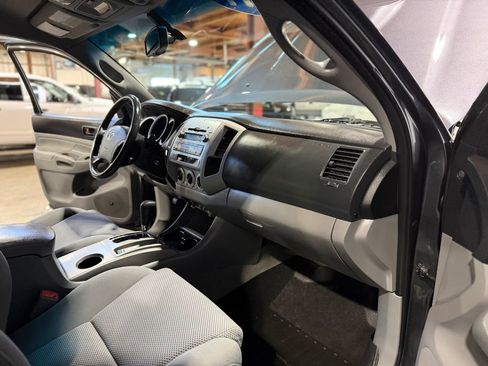Used 2011 Toyota Tacoma 4x4 Double Cab w/ TRD Sport Pkg w/JBL Audio image 17
