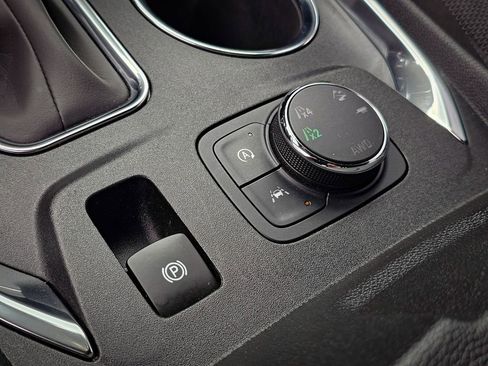Used 2023 Chevrolet Traverse LT AWD/4WD image 26