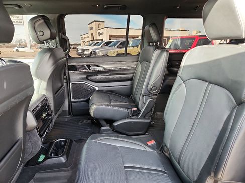 Used 2024 Jeep Wagoneer Series II w/ Premium Group I image 9