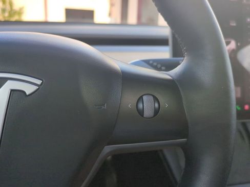 Used 2024 Tesla Model Y Long Range AWD/4WD image 32