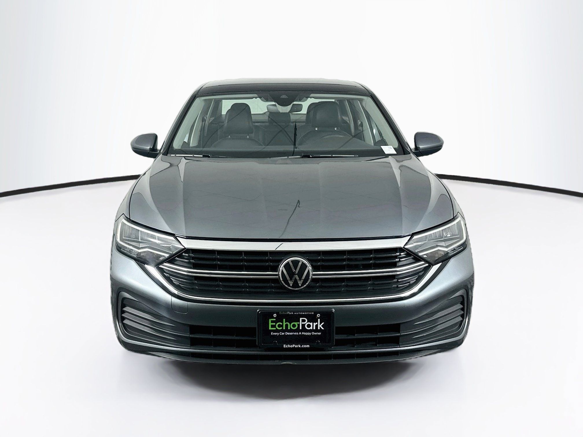 Used 2024 Volkswagen Jetta SE FWD image 2