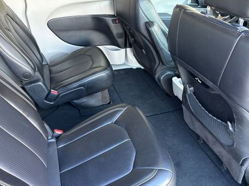 Used 2023 Chrysler Pacifica Touring-L FWD image 24
