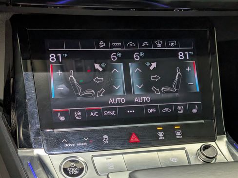 Used 2021 Audi e-tron Prestige w/ Prestige Package image 28