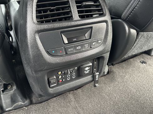 Used 2016 Honda Pilot Touring image 33