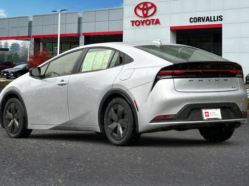 Used 2024 Toyota Prius LE image 6