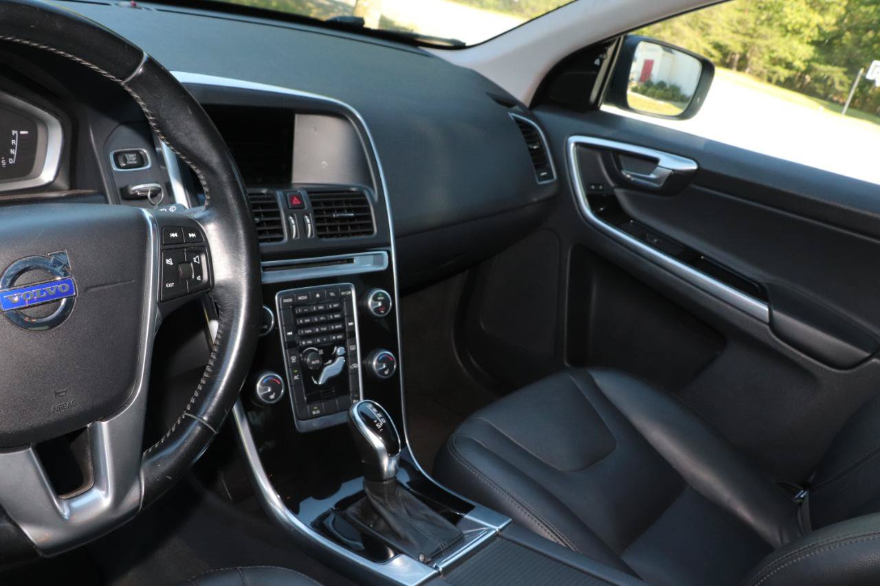 Used 2015 Volvo XC60 T6 AWD/4WD image 9