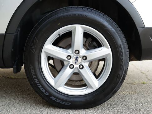 Used 2019 Ford Explorer XLT FWD image 35