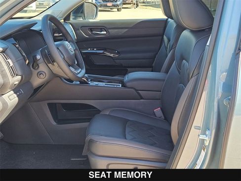 New 2026 Nissan Pathfinder Platinum image 11