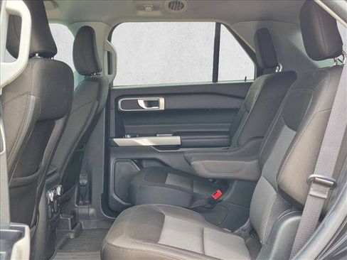 Used 2022 Ford Explorer XLT RWD image 16