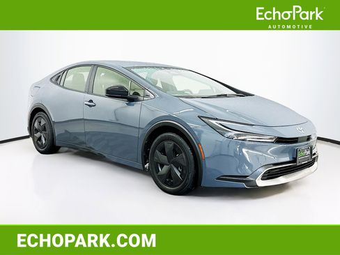 Used 2025 Toyota Prius Plug-In Hybrid image 1
