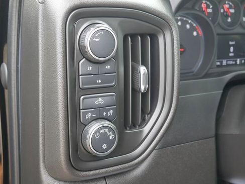 Used 2022 Chevrolet Silverado 2500 Custom w/ Custom Convenience Package AWD/4WD image 15