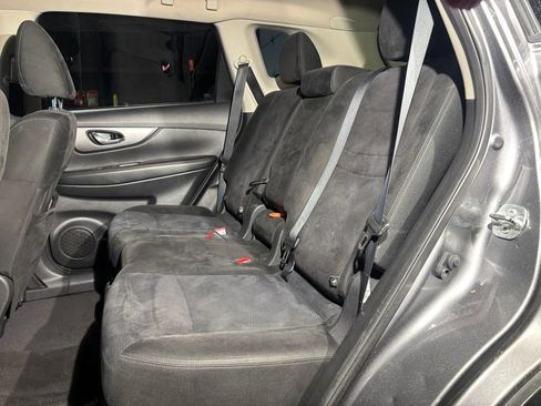 Used 2015 Nissan Rogue SV image 16