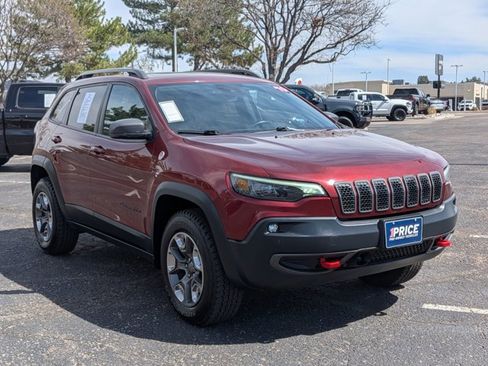 Used 2019 Jeep Cherokee Trailhawk image 3