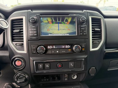 Used 2018 Nissan Titan SV w/ SV Convenience Package AWD/4WD image 12