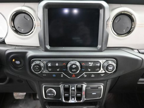 Used 2022 Jeep Wrangler Unlimited Sahara image 19