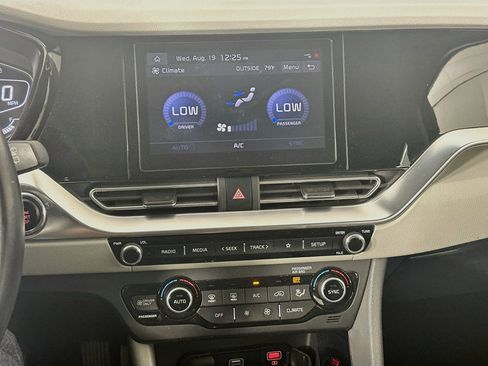 Used 2022 Kia Niro EX FWD image 23