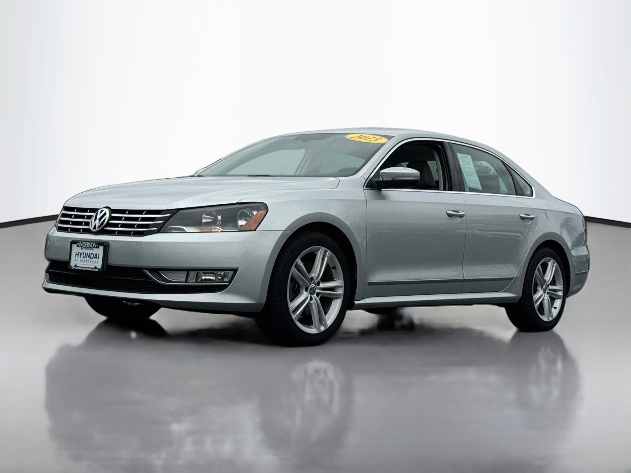Used 2015 Volkswagen Passat TDI SEL Premium FWD image 3