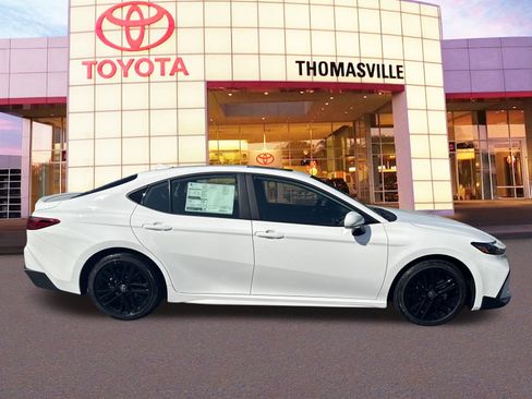 New 2025 Toyota Camry image 4