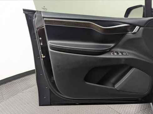 Used 2016 Tesla Model X 70D image 12