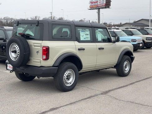 New 2025 Ford Bronco 4-Door image 3