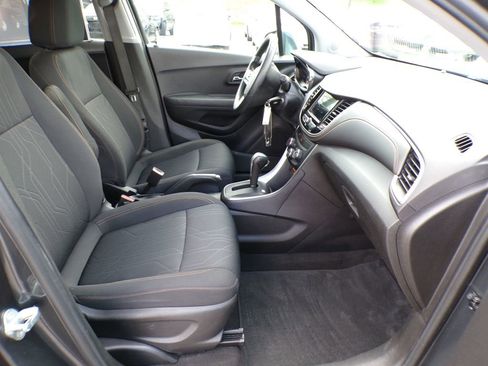 Used 2019 Chevrolet Trax LT FWD image 16