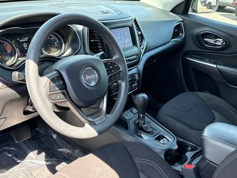 Used 2020 Jeep Cherokee Latitude FWD image 16