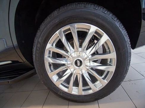 Used 2023 Cadillac Escalade Premium Luxury image 36