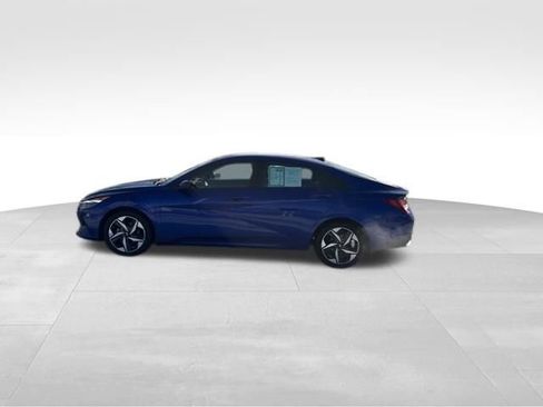 Used 2023 Hyundai Elantra SEL w/ Convenience Package image 3