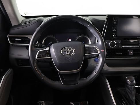 Used 2022 Toyota Highlander XLE image 42