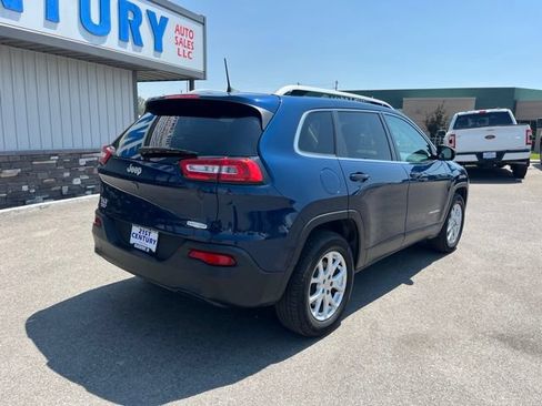 Used 2018 Jeep Cherokee Latitude AWD/4WD image 12