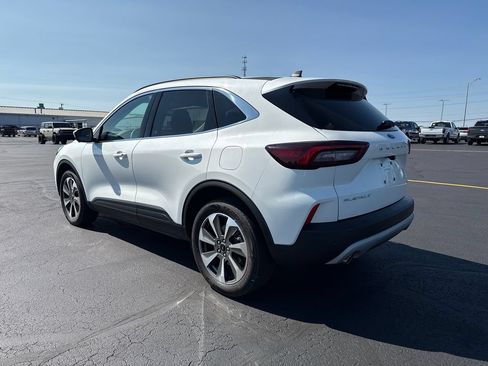 Used 2023 Ford Escape Platinum AWD/4WD image 2