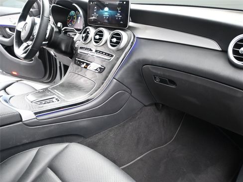 Used 2021 Mercedes-Benz GLC 300 4MATIC image 17