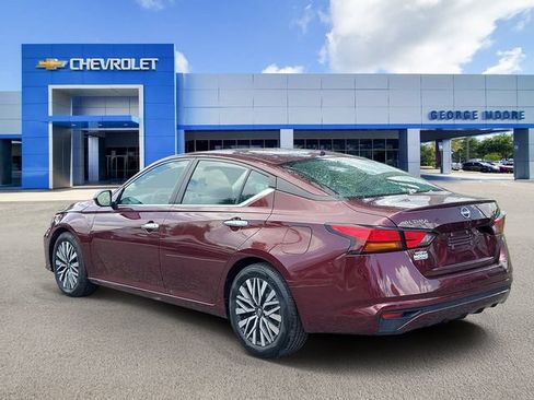 Used 2025 Nissan Altima 2.5 SV FWD image 3
