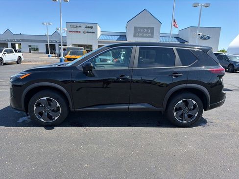 Used 2025 Nissan Rogue SV AWD/4WD image 2